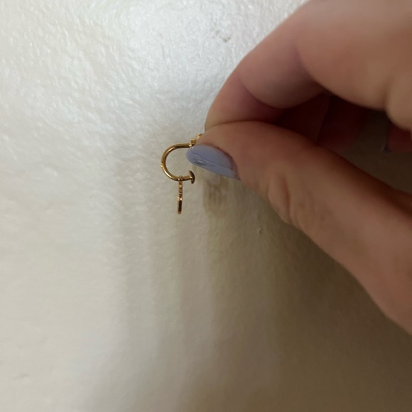 Louis Vuitton Blooming Earrings Gold - Picture 4 of 6